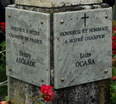 deux plaques.jpg
