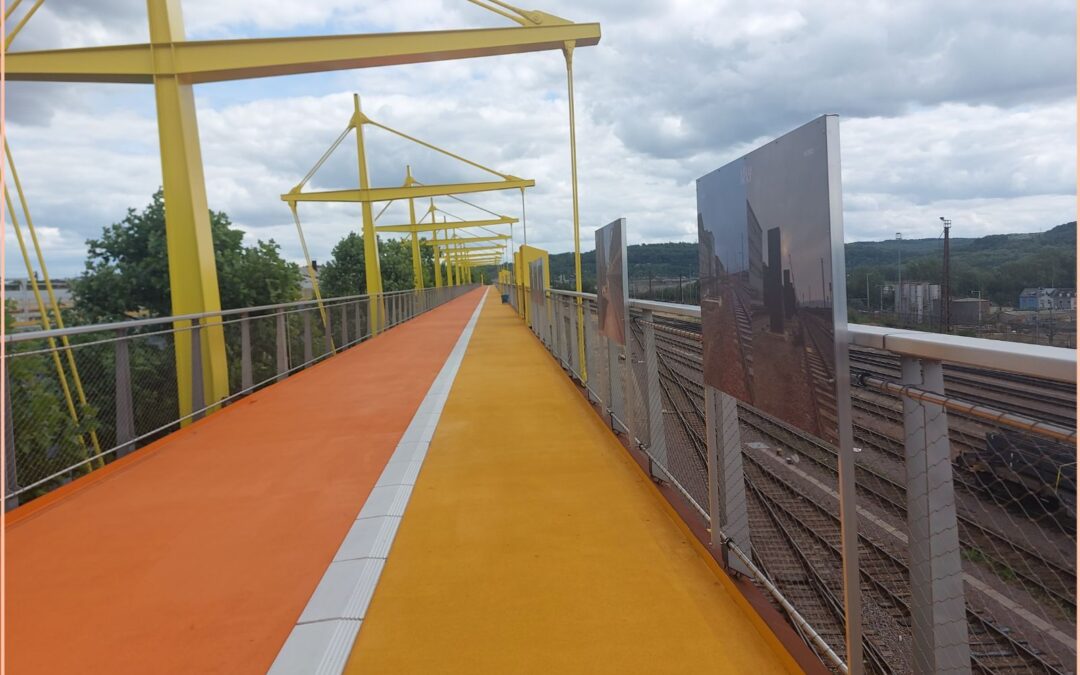 La plus grande passerelle cycliste d’Europe est au Luxembourg. Seule dans son désert